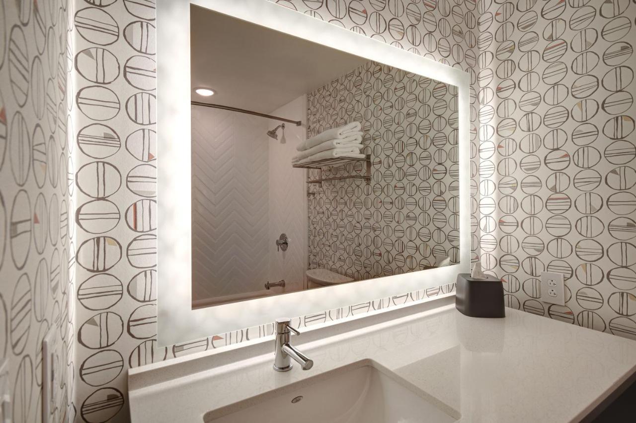 Holiday Inn - Erie By Ihg Bagian luar foto