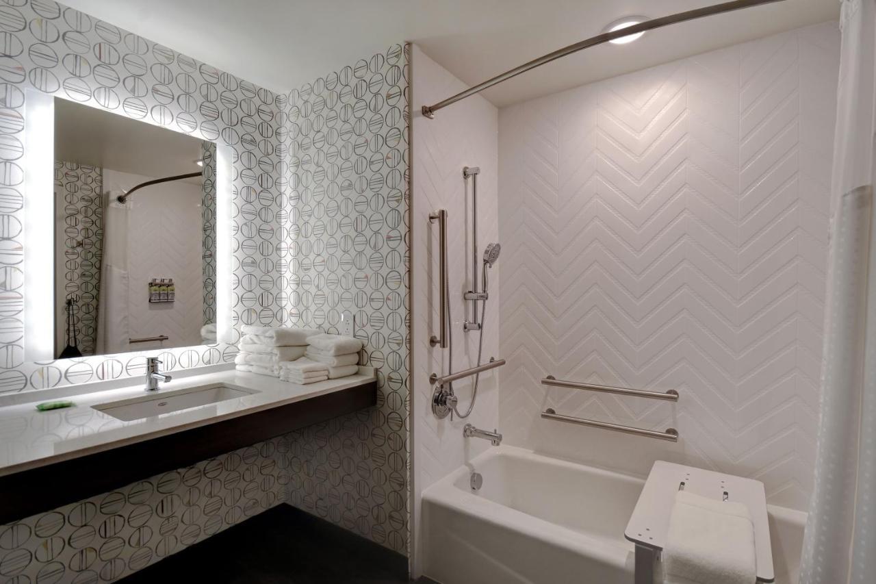 Holiday Inn - Erie By Ihg Bagian luar foto