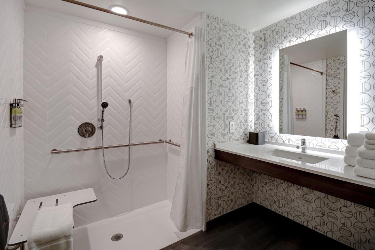 Holiday Inn - Erie By Ihg Bagian luar foto